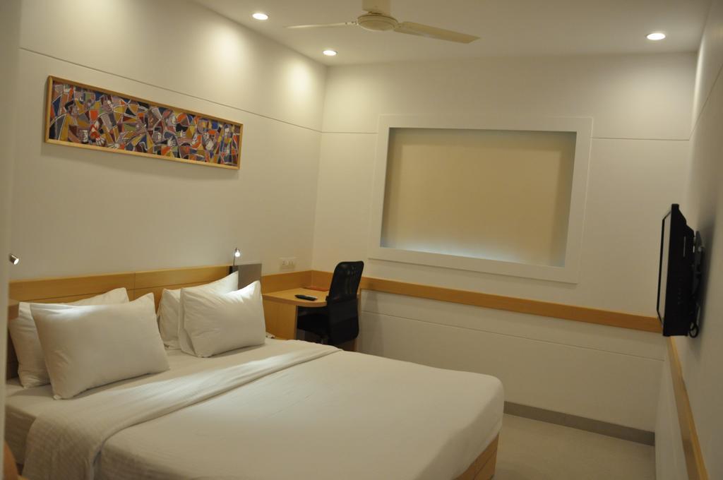 Red Fox Hotel, Chandīgarh Екстериор снимка