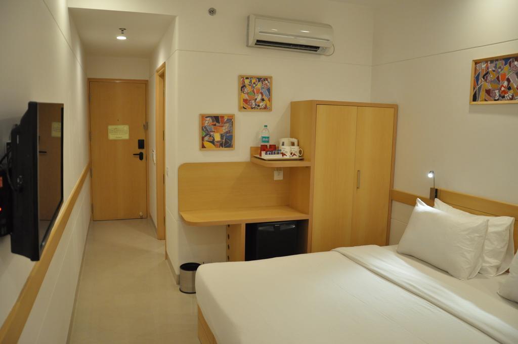 Red Fox Hotel, Chandīgarh Екстериор снимка