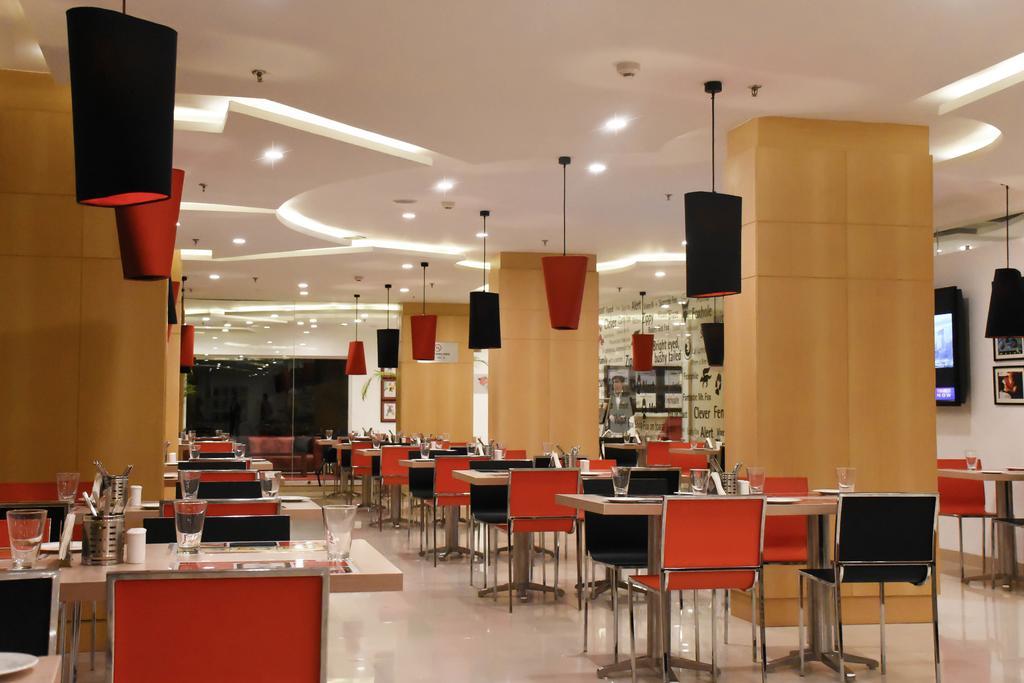 Red Fox Hotel, Chandīgarh Екстериор снимка